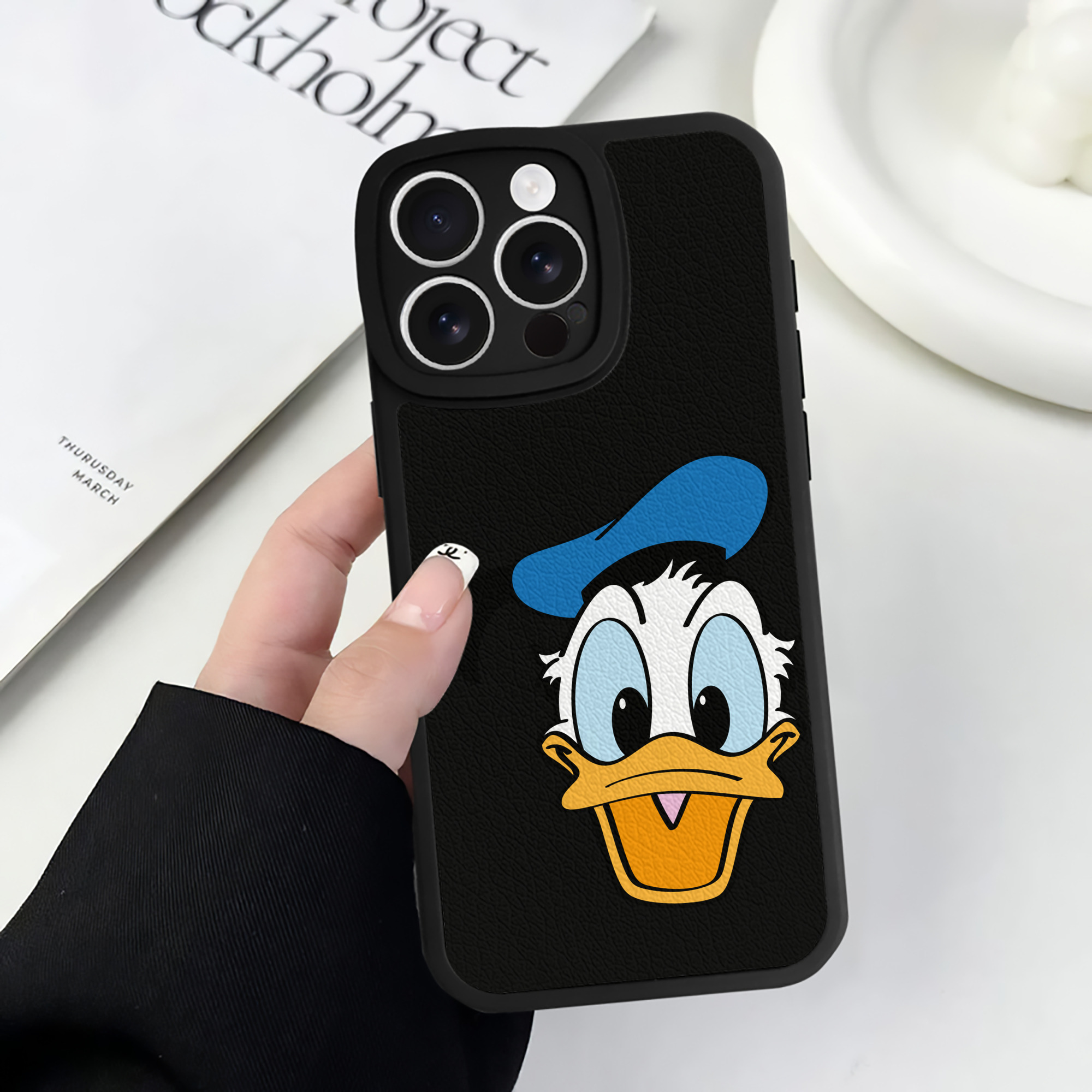 （画像用） ミッキーマウス Mickey Mouse 【iPhone 16シリーズ対応】シリコンスマホケース（レザー調） 材質：シリコン